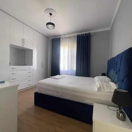 Luxuryapt/kingbed/bathtub/homeoffice/53inchsmarttv Apartment *