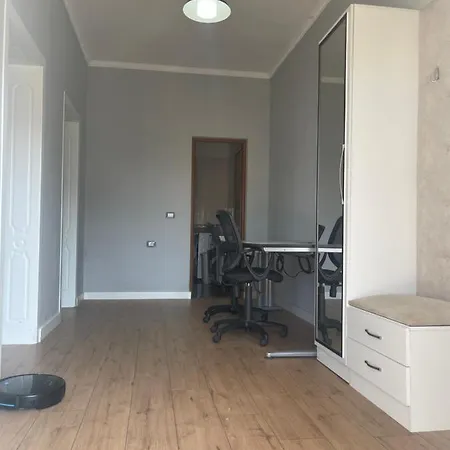 Luxuryapt/kingbed/bathtub/homeoffice/53inchsmarttv *