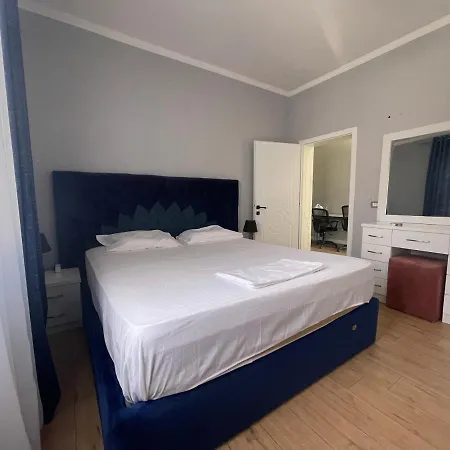 Apartment Luxuryapt/kingbed/bathtub/homeoffice/53inchsmarttv Tirana